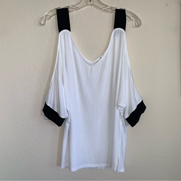 NWOT Flowy Color Block Dolman Cold Shoulder Top - Picture 5 of 16